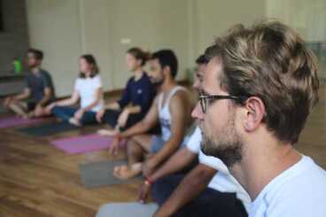 meditation practice classes with experienced teacher